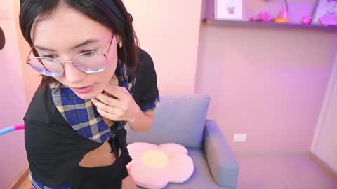 Snapshot of little_effy18_ chatting on 03-01-25, 09:15 Little Effy online show from 03-01-25, 09:15