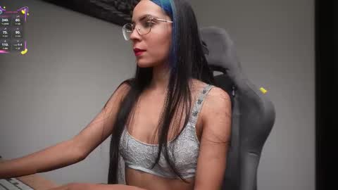 Snapshot of little_eli chatting on 02-09-26, 07:07 Help me reach 100 likes online show from 02-09-26, 07:07