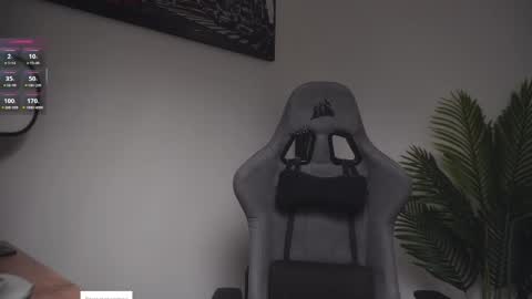 Snapshot of little_eli chatting on 02-22-26, 07:12 Help me reach 100 likes online show from 02-22-26, 07:12