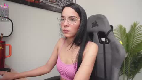 Snapshot of little_eli chatting on 06-18-26, 07:07 Help me reach 100 likes online show from 06-18-26, 07:07