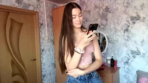 Viiola online show from 10-16-25, 04:24