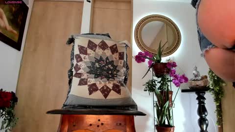 Snapshot of little_izzi chatting on 03-11-25, 04:07 Izzi online show from 03-11-25, 04:07