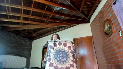 Izzi online show from 12-18-25, 07:20