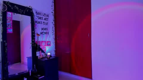 Snapshot of little_kayla_ chatting on 11-21-25, 08:07 kayla Instagram kayla 71082 online show from 11-21-25, 08:07