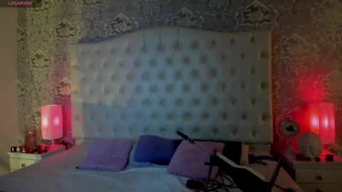 Snapshot of little_lilith_apple chatting on 11-26-25, 11:11 little_lilith_apple online show from 11-26-25, 11:11