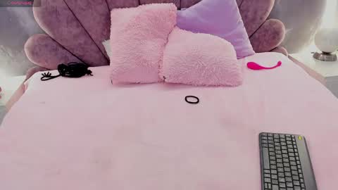 little_melanie online show from 04-19-26, 06:10