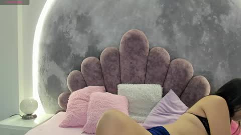 little_melanie online show from 05-04-26, 06:48