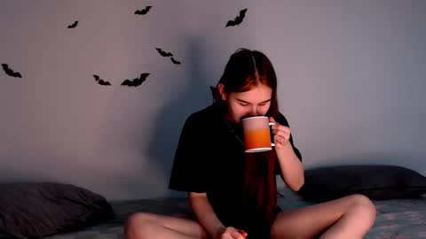 Snapshot of little_owlx chatting on 10-23-25, 03:22 Alice.. online show from 10-23-25, 03:22