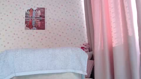 Snapshot of little_pearl_ chatting on 09-18-25, 05:09 Adaline online show from 09-18-25, 05:09