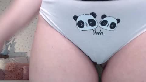 Snapshot of little_pearl_ chatting on 10-11-25, 05:17 Adaline online show from 10-11-25, 05:17