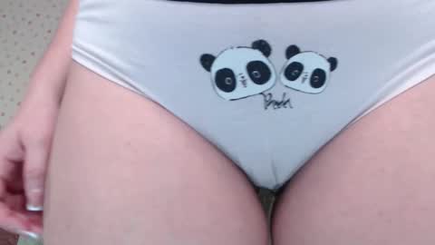 Snapshot of little_pearl_ chatting on 10-23-25, 05:07 Adaline online show from 10-23-25, 05:07