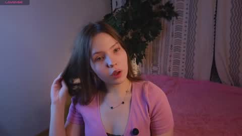 Snapshot of little_poetry chatting on 12-21-25, 07:43 Kiki online show from 12-21-25, 07:43