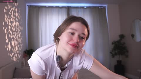 Snapshot of little_poetry chatting on 02-09-26, 07:12 Kiki online show from 02-09-26, 07:12
