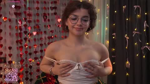 Snapshot of little_poetry chatting on 02-16-26, 10:28 Kiki online show from 02-16-26, 10:28