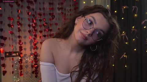 Snapshot of little_poetry chatting on 02-18-26, 07:21 Kiki online show from 02-18-26, 07:21