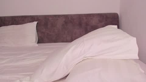 Snapshot of little_red_diamond chatting on 12-17-24, 09:39 hey im anna online show from 12-17-24, 09:39