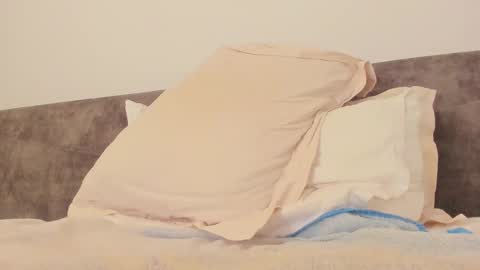 Snapshot of little_red_diamond chatting on 02-15-25, 07:49 hey im anna online show from 02-15-25, 07:49