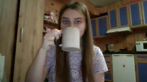 little_shygirl_ online show from 11-11-25, 04:56