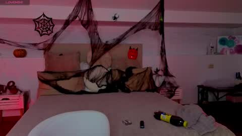 Snapshot of little_siin chatting on 11-01-25, 07:43 little_siin online show from 11-01-25, 07:43