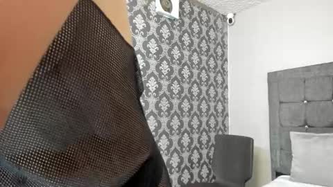 Snapshot of little_sugar19 chatting on 12-15-25, 08:46 alex online show from 12-15-25, 08:46