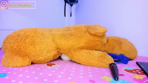 Snapshot of little_tatis chatting on 12-17-24, 06:42 Im Laura. buy my contentcompra mi contenido offline online show from 12-17-24, 06:42