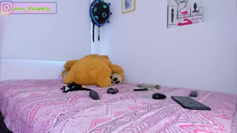 Snapshot of little_tatis chatting on 01-04-25, 07:02 Im Laura. buy my contentcompra mi contenido offline online show from 01-04-25, 07:02