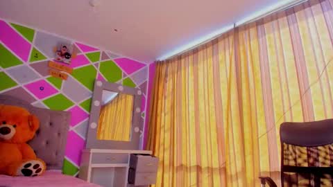 Snapshot of little_tatis chatting on 12-02-25, 06:36 Im Laura. buy my contentcompra mi contenido offline online show from 12-02-25, 06:36