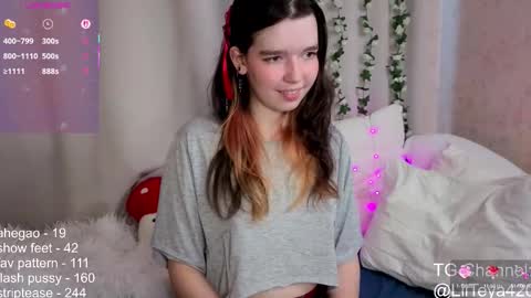 Snapshot of little_teya chatting on 09-10-25, 08:36 little Teya online show from 09-10-25, 08:36