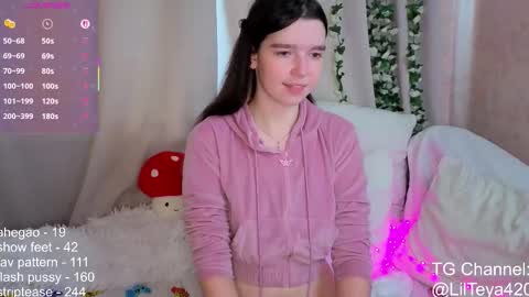 Snapshot of little_teya chatting on 09-16-25, 10:27 little Teya online show from 09-16-25, 10:27