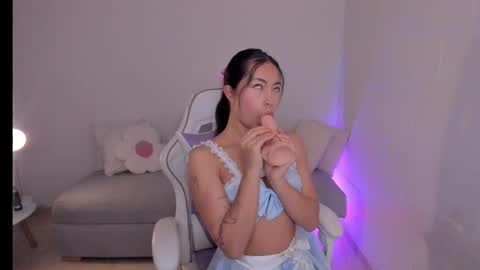 Snapshot of little_xioo chatting on 11-04-25, 03:33 Xiom online show from 11-04-25, 03:33