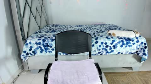 Snapshot of littleabbie chatting on 12-10-24, 12:28 Abbie online show from 12-10-24, 12:28