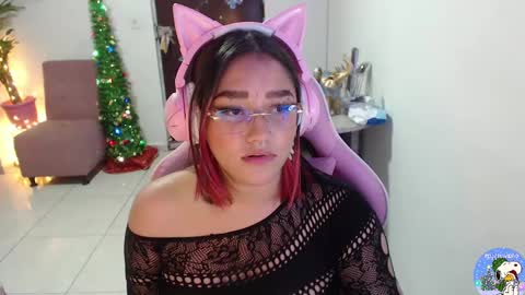 Snapshot of littleangelx_m chatting on 01-09-25, 04:19 Daniela online show from 01-09-25, 04:19