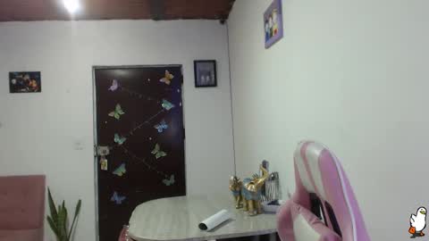 Snapshot of littleangelx_m chatting on 02-05-25, 01:15 Daniela online show from 02-05-25, 01:15