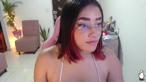 Snapshot of littleangelx_m chatting on 02-06-25, 11:48 Daniela online show from 02-06-25, 11:48