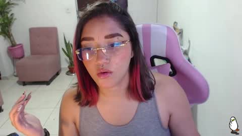 Snapshot of littleangelx_m chatting on 02-20-25, 10:48 Daniela online show from 02-20-25, 10:48