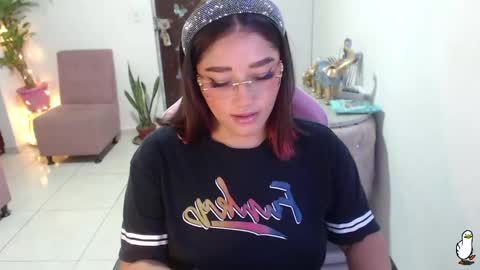 Snapshot of littleangelx_m chatting on 02-21-25, 08:16 Daniela online show from 02-21-25, 08:16