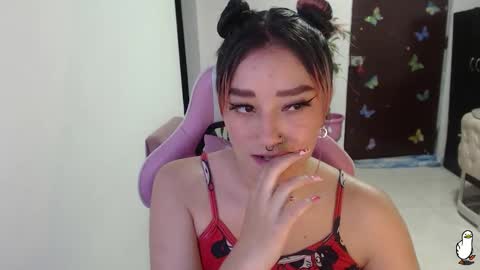 Snapshot of littleangelx_m chatting on 10-12-25, 06:07 Daniela online show from 10-12-25, 06:07