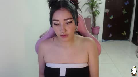 Snapshot of littleangelx_m chatting on 10-29-25, 10:00 Daniela online show from 10-29-25, 10:00