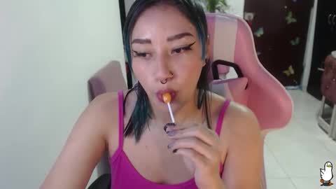 Snapshot of littleangelx_m chatting on 11-04-25, 09:47 Daniela online show from 11-04-25, 09:47