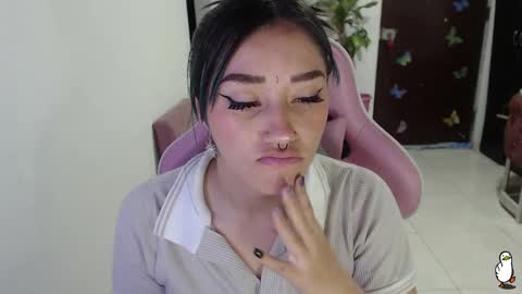 Snapshot of littleangelx_m chatting on 11-13-25, 08:52 Daniela online show from 11-13-25, 08:52