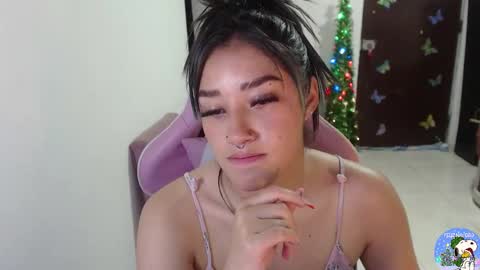 Snapshot of littleangelx_m chatting on 12-20-25, 07:48 Daniela online show from 12-20-25, 07:48