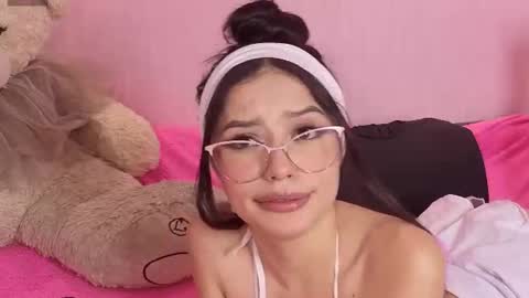 Snapshot of littlearii chatting on 07-16-26, 11:11 Ari online show from 07-16-26, 11:11