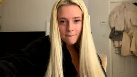 Littleblonde010 online show from 11-14-25, 08:29