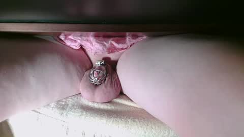 Snapshot of littleclitty247 chatting on 09-26-25, 10:47 Littlleclitty247 online show from 09-26-25, 10:47