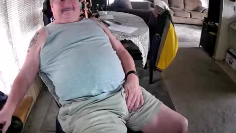 Snapshot of littled83057 chatting on 12-13-25, 07:53 Littled83057 online show from 12-13-25, 07:53