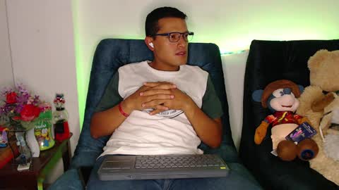 Manu online show from 04-12-26, 02:49