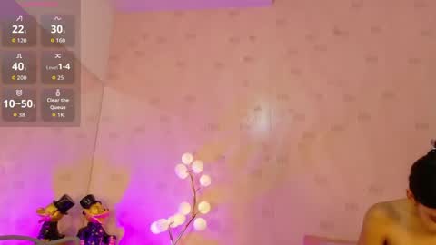 Snapshot of littlee_emilyy_ chatting on 04-28-26, 01:05 Emily online show from 04-28-26, 01:05