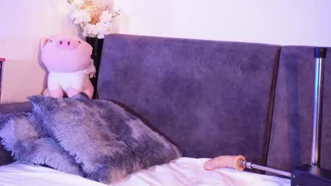 Snapshot of littlee_sophi_ chatting on 04-28-26, 02:27 Sophie online show from 04-28-26, 02:27