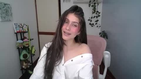 Snapshot of littlelaksmi chatting on 04-20-26, 10:11 Laksmi online show from 04-20-26, 10:11