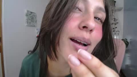 Snapshot of littlelaksmi chatting on 06-03-26, 09:53 Laksmi online show from 06-03-26, 09:53